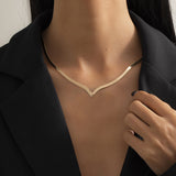 VACAMAMI Street beat metal snake bone V-shaped necklace