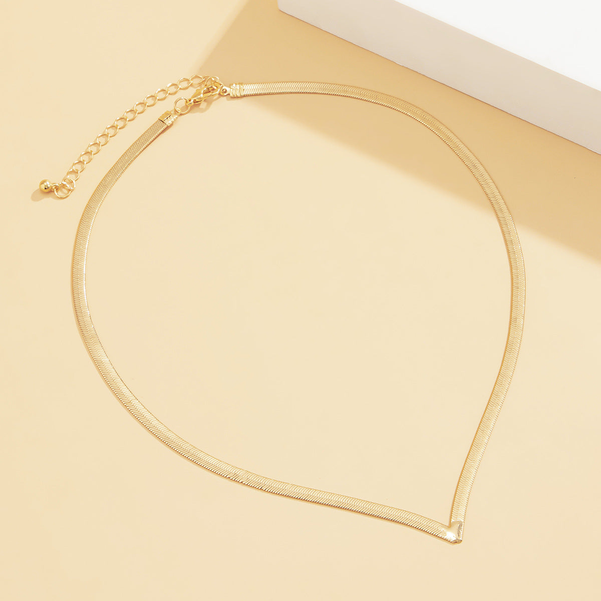 VACAMAMI Street beat metal snake bone V-shaped necklace